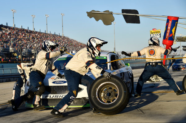 Monster Energy NASCAR Cup Series
Ford EcoBoost 400
Homestead-Miami Speedway, Homestead, FL USA
Sunday 19 November 2017
Brad Keselowski, Team Penske, Miller Lite Ford Fusion
World Copyright: Rusty Jarrett
LAT Images Monster Energy NASCAR Cup Series
Ford EcoBoost 400
Homestead-Miami Speedway, Homestead, FL USA
Sunday 19 November 2017
Brad Keselowski, Team Penske, Miller Lite Ford Fusion
World Copyright: Rusty Jarrett
LAT Images