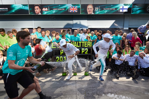 Autodromo Nazionale di Monza, Italy.
Sunday 3 September 2017.
Lewis Hamilton, Mercedes AMG, 1st Position, Valtteri Bottas, Mercedes AMG, 2nd Position, and the Mercedes team celebrate victory.
World Copyright: Steve Etherington/LAT Images
ref: Digital Image SNE14749 Autodromo Nazionale di Monza, Italy.
Sunday 3 September 2017.
Lewis Hamilton, Mercedes AMG, 1st Position, Valtteri Bottas, Mercedes AMG, 2nd Position, and the Mercedes team celebrate victory.
World Copyright: Steve Etherington/LAT Images
ref: Digital Image SNE14749