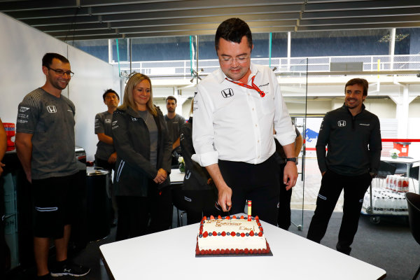 Interlagos, Sao Paulo, Brazil.
Thursday 09 November 2017.
Eric Boullier, Racing Director, McLaren, cuts his birthday cake as Fernando Alonso, McLaren, watches in the background.
World Copyright: Steven Tee/LAT Images 
ref: Digital Image _R3I7080