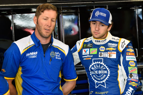 Monster Energy NASCAR Cup Series
Toyota/Save Mart 350
Sonoma Raceway, Sonoma, CA USA
Friday 23 June 2017
Chase Elliott, Hendrick Motorsports, Kelley Blue Book Chevrolet SS and Alan Gustafson
World Copyright: Nigel Kinrade
LAT Images