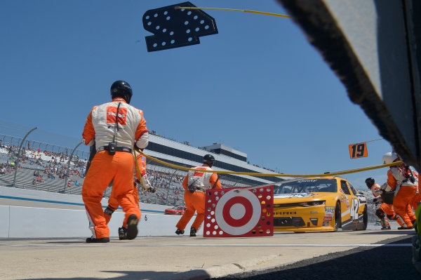 NASCAR XFINITY Series
One Main Financial 200
Dover International Speedway, Dover, DE USA
Saturday 3 June 2017
Kyle Larson, ParkerStore Chevrolet Camaro, makes a pit stop.
World Copyright: John K Harrelson
LAT Images
ref: Digital Image 17DOV1jh_05119