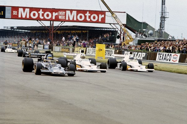 1973 British Grand Prix.
Silverstone, England.
12-14 July 1973.
Ronnie Peterson (Lotus 72E Ford) leads Denny Hulme and Peter Revson (both McLaren M23 Ford's) at the start.
Ref-73 GB 50.
World Copyright - LAT Photographic

