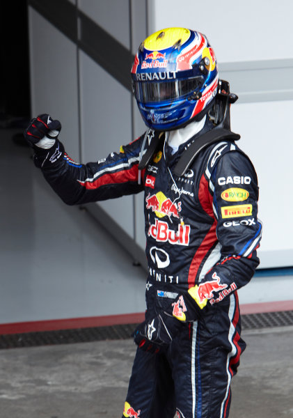 Interlagos, Sao Paulo, Brazil.
27th November 2011.
Mark Webber, Red Bull Racing RB7 Renault, 1st position, celebrates victory in Parc Ferme. Portrait. Helmets. Finish.
World Copyright: Steve Etherington/LAT Photographic
ref: Digital Image SNE28281 Interlagos, Sao Paulo, Brazil.
27th November 2011.
Mark Webber, Red Bull Racing RB7 Renault, 1st position, celebrates victory in Parc Ferme. Portrait. Helmets. Finish.
World Copyright: Steve Etherington/LAT Photographic
ref: Digital Image SNE28281