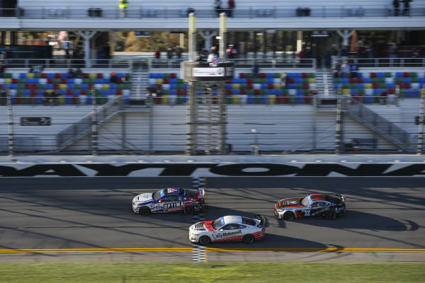#82 BimmerWorld Racing BMW M4 GT4, GS: James Clay, Devin Jones, #22 Multimatic Motorsports Ford Mustang GT4, GS: Austin Cindric, Chase Briscoe, Billy Johnson, #33 Winward Racing / HTP Motorsport Mercedes-AMG, GS: Russell Ward, Indy Dontje, Checker Flag #82 BimmerWorld Racing BMW M4 GT4, GS: James Clay, Devin Jones, #22 Multimatic Motorsports Ford Mustang GT4, GS: Austin Cindric, Chase Briscoe, Billy Johnson, #33 Winward Racing / HTP Motorsport Mercedes-AMG, GS: Russell Ward, Indy Dontje, Checker Flag