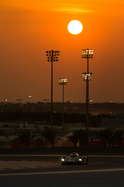 2015 FIA World Endurance Championship
Bahrain 6-Hours
Bahrain International Circuit, Bahrain
Saturday 21 November 2015.
Marcel F?ssler, Andr? Lotterer, Beno?t Tr?luyer (#7 LMP1 Audi Sport Team Joest Audi R18 e-tron quattro).
World Copyright: Sam Bloxham/LAT Photographic
ref: Digital Image _SBL5209