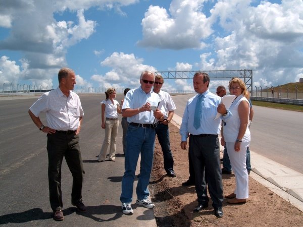 Charlie Whiting (GBR) FIA Race Director and Safety Delegate inspects the brand new Istanbul Park circuit 60 days before it's first F1 race. He is accompanied by Herman Tilke (GER) circuit architect, MŸmtaz Tahinciolu (TUR) President of the Turkish Automobile and Motor Sports Federation and officials of Formula Istanbul Investment Inc.
Turkish Grand Prix Circuit Inspection, Istanbul, Turkey, 21 June 2005.
DIGITAL IMAGE