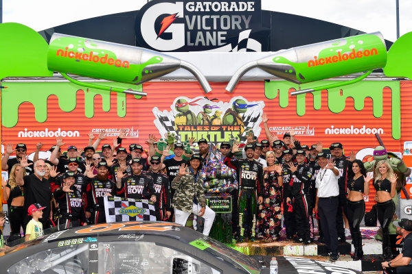 Monster Energy NASCAR Cup Series
Tales of the Turtles 400
Chicagoland Speedway, Joliet, IL USA
Sunday 17 September 2017
Martin Truex Jr, Furniture Row Racing, Furniture Row/Denver Mattress Toyota Camry and team in victory lane
World Copyright: Logan Whitton
LAT Images