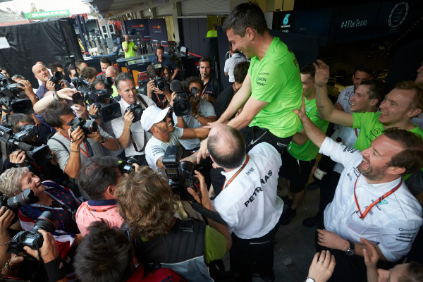 Autodromo Hermanos Rodriguez, Mexico City, Mexico.
Sunday 29 October 2017.
Lewis Hamilton, Mercedes AMG, celebrates with his team after securing the world drivers championship title for the fourth time.
World Copyright: Steve Etherington/LAT Images
ref: Digital Image SNE14524
Autodromo Hermanos Rodriguez, Mexico City, Mexico.
Sunday 29 October 2017.
Lewis Hamilton, Mercedes AMG, celebrates with his team after securing the world drivers championship title for the fourth time.
World Copyright: Steve Etherington/LAT Images
ref: Digital Image SNE14524