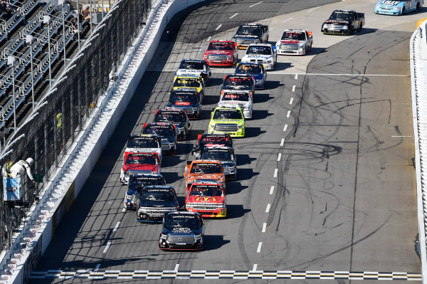 1-2 April, 2016, Martinsville, Virginia USA
Kyle Busch (18) leads the field to the green on a restart.
?2016, John Harrelson / LAT Photo USA
1-2 April, 2016, Martinsville, Virginia USA
Kyle Busch (18) leads the field to the green on a restart.
?2016, John Harrelson / LAT Photo USA