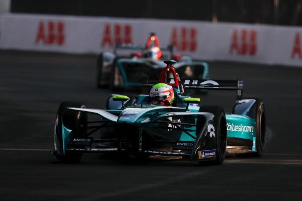 2017/2018 FIA Formula E Championship.
Round 5 - Mexico City ePrix.
Autodromo Hermanos Rodriguez, Mexico City, Mexico.
Saturday 03 March 2018.
Oliver Turvey (GBR), NIO Formula E Team, NextEV NIO Sport 003, leads Mitch Evans (NZL), Panasonic Jaguar Racing, Jaguar I-Type II. 
Photo: Alastair Staley/LAT/Formula E
ref: Digital Image _MGL3109