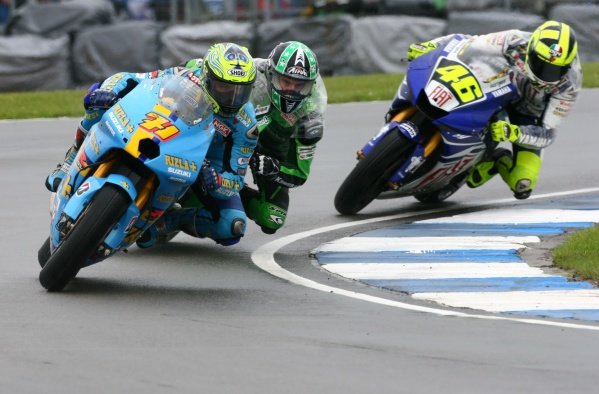 2007 Moto GP British Grand Prix.
Donington Park, England.
22nd-24th June 2007.
Chris Vermeulen (Rizla Suzuki Moto GP, Suzuki GSV-R XRG0) leads Anthony West (Kawasaki Racing Team, Kawasaki ZX-RR) and Valentino Rossi (FIAT Yamaha Team, Yamaha YZR-M1) action.
World Copyright: Kevin Wood/LAT Photographic
ref: Digital Image IMG_6182