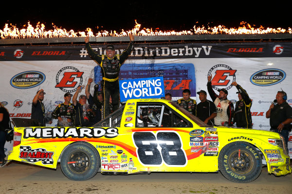 NASCAR Camping World Truck Series
Eldora Dirt Derby
Eldora Speedway, Rossburg, OH USA
Wednesday 19 July 2017
Matt Crafton, Ideal Door / Menards Toyota Tundra celebrates in victory lane
World Copyright: Russell LaBounty
LAT Images NASCAR Camping World Truck Series
Eldora Dirt Derby
Eldora Speedway, Rossburg, OH USA
Wednesday 19 July 2017
Matt Crafton, Ideal Door / Menards Toyota Tundra celebrates in victory lane
World Copyright: Russell LaBounty
LAT Images
