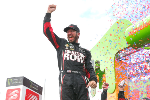 Monster Energy NASCAR Cup Series
Tales of the Turtles 400
Chicagoland Speedway, Joliet, IL USA
Sunday 17 September 2017
Martin Truex Jr, Furniture Row Racing, Furniture Row/Denver Mattress Toyota Camry
World Copyright: Russell LaBounty
LAT Images Monster Energy NASCAR Cup Series
Tales of the Turtles 400
Chicagoland Speedway, Joliet, IL USA
Sunday 17 September 2017
Martin Truex Jr, Furniture Row Racing, Furniture Row/Denver Mattress Toyota Camry
World Copyright: Russell LaBounty
LAT Images