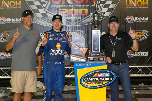 NASCAR Camping World Truck Series
UNOH 200
Bristol Motor Speedway, Bristol, TN USA
Thursday 17 August 2017
Kyle Busch, Banfield Pet Hospital Toyota Tundra, celebrates in victory lane.
World Copyright: Russell LaBountyLAT Images NASCAR Camping World Truck Series
UNOH 200
Bristol Motor Speedway, Bristol, TN USA
Thursday 17 August 2017
Kyle Busch, Banfield Pet Hospital Toyota Tundra, celebrates in victory lane.
World Copyright: Russell LaBountyLAT Images