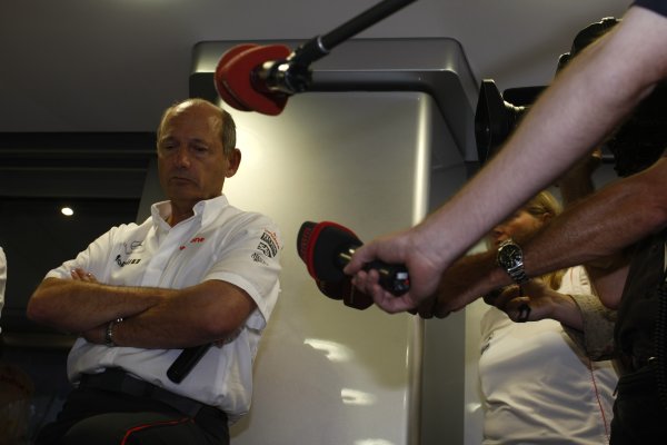 2007 Italian Grand Prix - Saturday Qualifying
Autodromo di Monza, Monza, Italy.
8th September 2007.
Ron Dennis, Team Principal, McLaren Mercedes, answers the media's questions. Portrait. Media.
World Copyright: Steven Tee/LAT Photographic
ref: Digital Image _77A0375 2007 Italian Grand Prix - Saturday Qualifying
Autodromo di Monza, Monza, Italy.
8th September 2007.
Ron Dennis, Team Principal, McLaren Mercedes, answers the media's questions. Portrait. Media.
World Copyright: Steven Tee/LAT Photographic
ref: Digital Image _77A0375