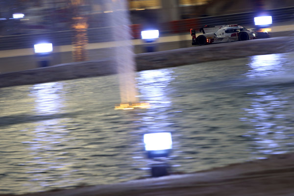 2015 FIA World Endurance Championship,
Bahrain International Circuit, Bahrain.
19th - 21st November 2015.
Marcel Fassler / Andre Lotterer / Benoit Treluyer Audi Sport Team Joest Audi R18 e-tron quattro.
World Copyright: Jakob Ebrey / LAT Photographic.