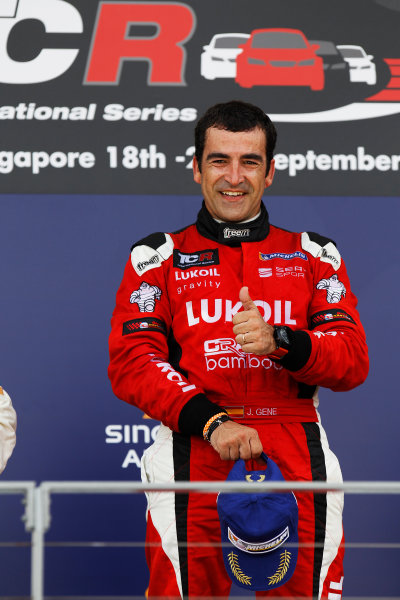 2015 TCR International Series Round 9.
Marina Bay Circuit, Singapore.
Sunday 20 September 2015.
Jordi Gene, No.88 Team Craft-Bamboo LUKOIL, celebrates victory on the podium.
World Copyright: Sam Bloxham/LAT Photographic.
ref: Digital Image _G7C3992 2015 TCR International Series Round 9.
Marina Bay Circuit, Singapore.
Sunday 20 September 2015.
Jordi Gene, No.88 Team Craft-Bamboo LUKOIL, celebrates victory on the podium.
World Copyright: Sam Bloxham/LAT Photographic.
ref: Digital Image _G7C3992
