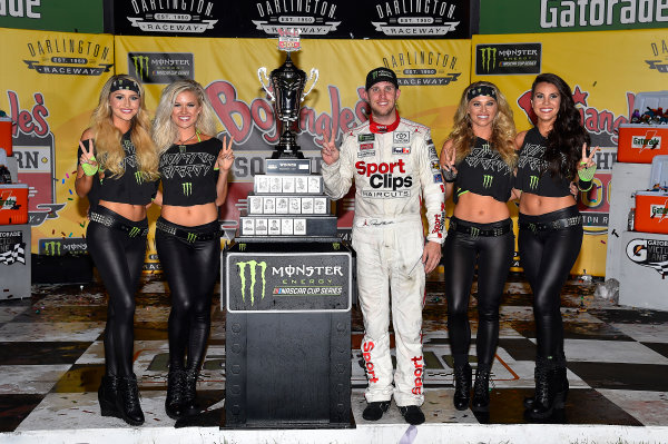 Monster Energy NASCAR Cup Series
Bojangles' Southern 500
Darlington Raceway, Darlington, SC USA
Sunday 3 September 2017
Denny Hamlin, Joe Gibbs Racing, Sport Clips Toyota Camry wins.
World Copyright: Rusty Jarrett
LAT Images Monster Energy NASCAR Cup Series
Bojangles' Southern 500
Darlington Raceway, Darlington, SC USA
Sunday 3 September 2017
Denny Hamlin, Joe Gibbs Racing, Sport Clips Toyota Camry wins.
World Copyright: Rusty Jarrett
LAT Images