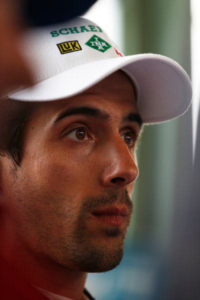 2014/2015 FIA Formula E Championship.
Berlin ePrix, Berlin Tempelhof Airport, Germany.
Saturday 23 May 2015
Lucas di Grassi (BRA)/Audi Abt Sport - Spark-Renault SRT_01E.
Photo: Zak Mauger/LAT/Formula E
ref: Digital Image _L0U9798
2014/2015 FIA Formula E Championship.
Berlin ePrix, Berlin Tempelhof Airport, Germany.
Saturday 23 May 2015
Lucas di Grassi (BRA)/Audi Abt Sport - Spark-Renault SRT_01E.
Photo: Zak Mauger/LAT/Formula E
ref: Digital Image _L0U9798