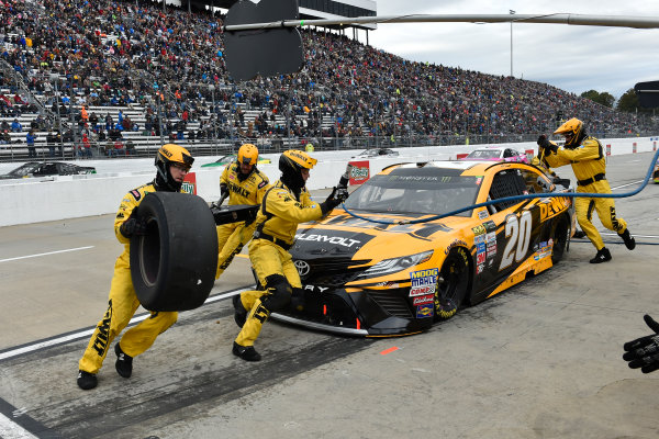 Monster Energy NASCAR Cup Series
First Data 500
Martinsville Speedway, Martinsville VA USA
Sunday 29 October 2017
Matt Kenseth, Joe Gibbs Racing, DEWALT Flexvolt Toyota Camry pit stop
World Copyright: Scott R LePage
LAT Images
ref: Digital Image lepage-171029-mart-8405