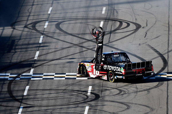 1-2 April, 2016, Martinsville, Virginia USA
Kyle Busch (18) celebrates after winning.
©2016, John Harrelson / LAT Photo USA
1-2 April, 2016, Martinsville, Virginia USA
Kyle Busch (18) celebrates after winning.
©2016, John Harrelson / LAT Photo USA