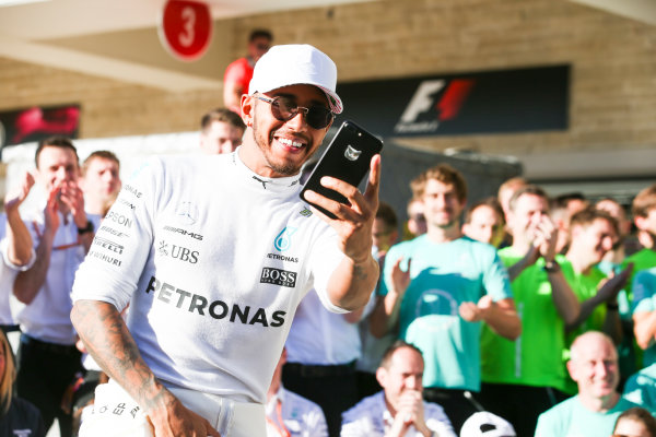 Circuit of the Americas, Austin, Texas, United States of America.
Sunday 22 October 2017.
Lewis Hamilton, Mercedes AMG, 1st Position, celebrates winning the race and the Constructors title with his team.
World Copyright: Charles Coates/LAT Images
ref: Digital Image AN7T2316 Circuit of the Americas, Austin, Texas, United States of America.
Sunday 22 October 2017.
Lewis Hamilton, Mercedes AMG, 1st Position, celebrates winning the race and the Constructors title with his team.
World Copyright: Charles Coates/LAT Images
ref: Digital Image AN7T2316