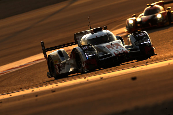 2015 FIA World Endurance Championship,
Bahrain International Circuit, Bahrain.
19th - 21st November 2015.
Lucas Di Grassi / Loic Duval / Oliver Jarvis Audi Sport Team Joest Audi R18 e-tron quattro.
World Copyright: Jakob Ebrey / LAT Photographic.